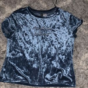 H&M blue slightly crop top shirt